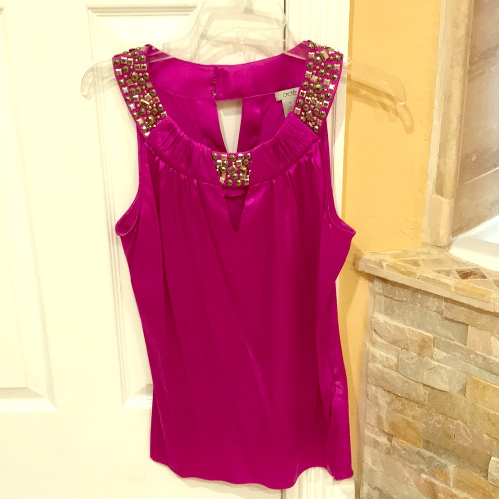 Cache fuchsia top like new.